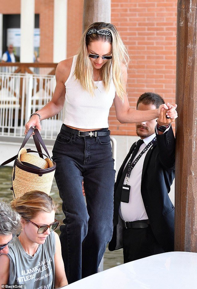 UPDATE ; #CandiceSwanepoel ตอนเดินทางมาถึงที่เวนิสเพื่อมางาน 76th Venice Film Festival ค่ะ