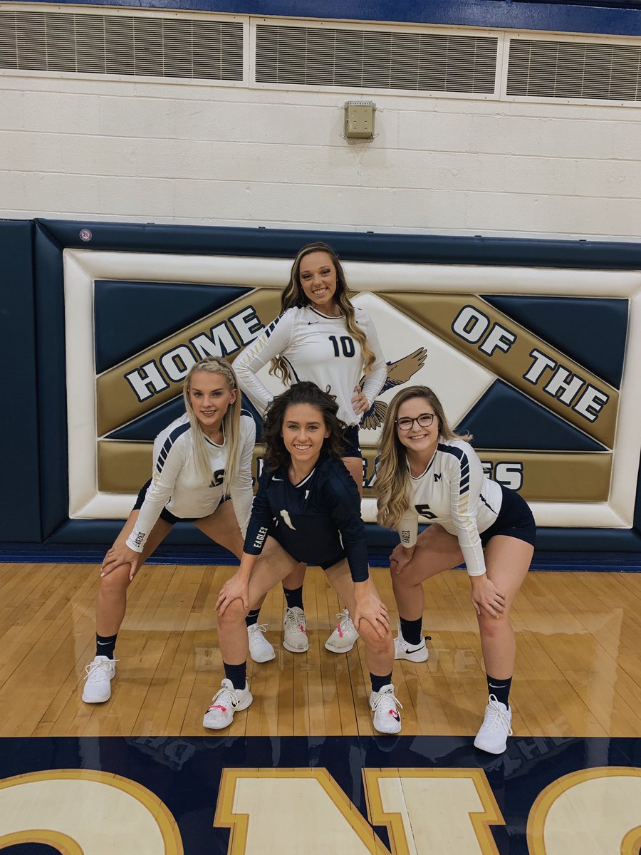 kyndrapilantt's tweet photo. it’s senior szn if you didn’t already know 🏐💛💙 https://t.co/6SUkUFecLm
