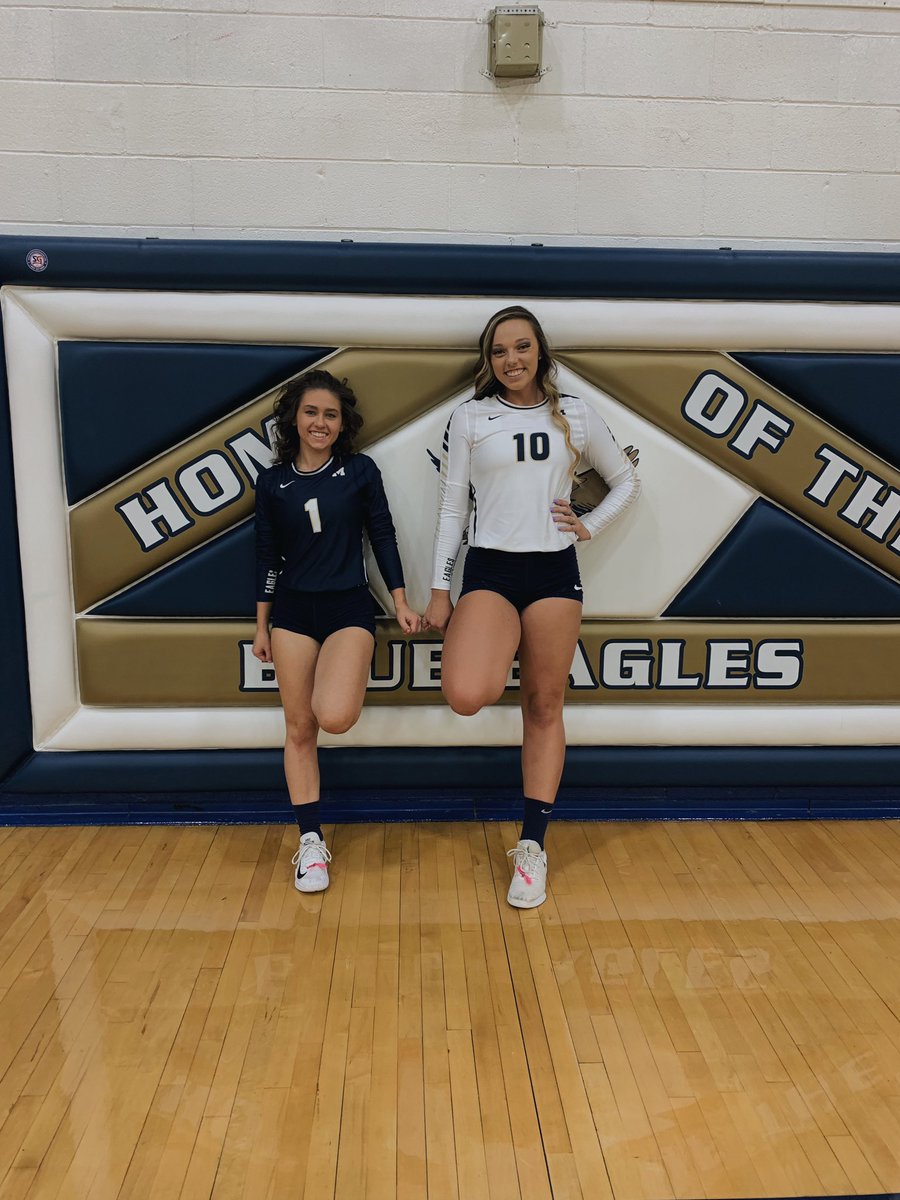 kyndrapilantt's tweet photo. it’s senior szn if you didn’t already know 🏐💛💙 https://t.co/6SUkUFecLm