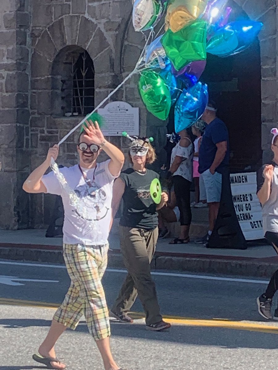 shannonchandley's tweet photo. What a cheerful way to start a Saturday! @ the Wilton Old Home Days parade #wiltonnh https://t.co/FeR6kiCD52
