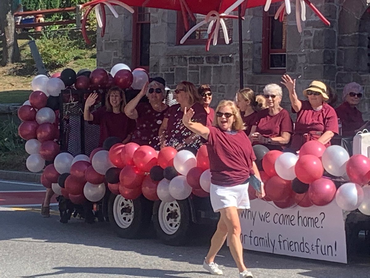 shannonchandley's tweet photo. What a cheerful way to start a Saturday! @ the Wilton Old Home Days parade #wiltonnh https://t.co/FeR6kiCD52