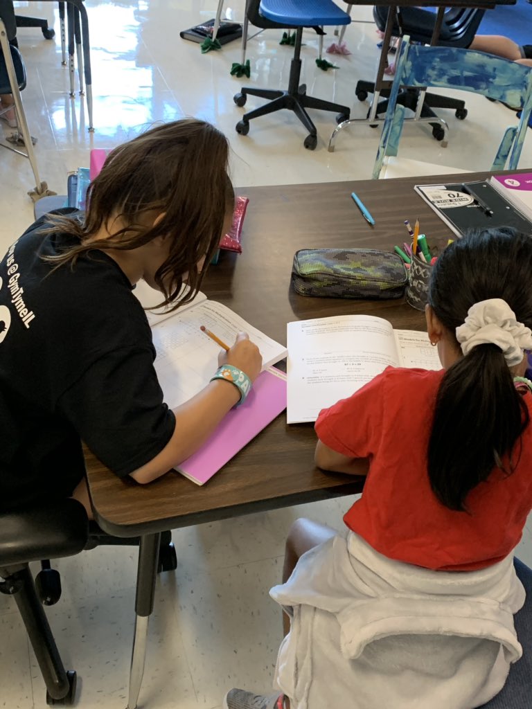 duvallkids3's tweet photo. Cooperative groups working on creating math problems using multiplication models #107achieves #realwordapplication https://t.co/r94jvl6pPS
