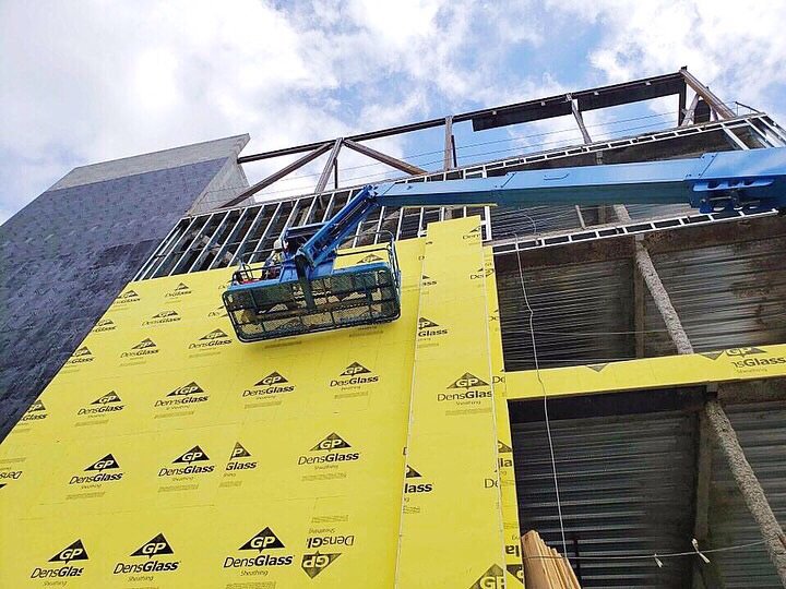 consecogroup's tweet photo. Our Carothers Crossing Self-Storage project in Franklin is coming together! The framing and masonry is currently under way on the exterior while the storage unit partitions are being installed on the interior. #beyondthebuild #projectmanagement #FranklinTN #Nashville https://t.co/HdQO4urXSm