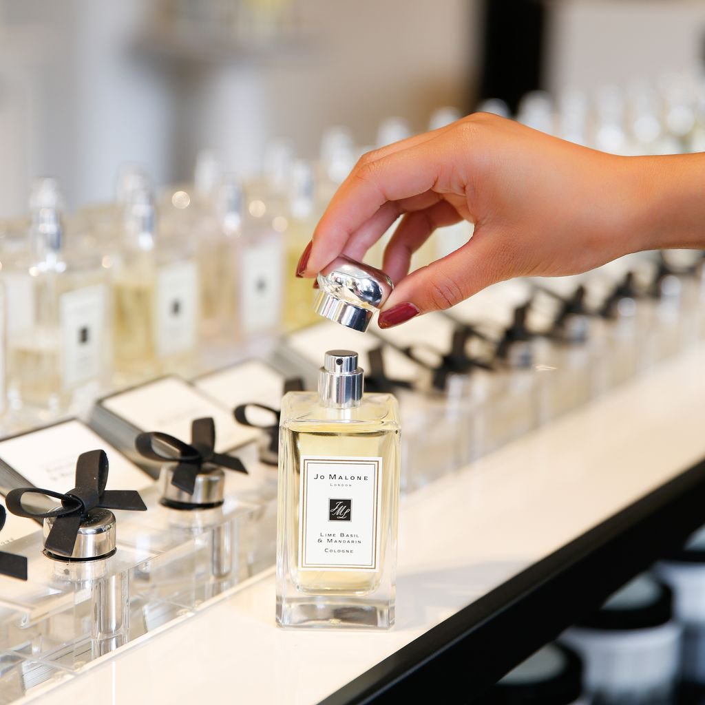 SloaneStreetSW1's tweet photo. Lined with a library of elegant scents, discover @jomalonelondon on Sloane Street to find your signature scent. #sloanestreet #jomalone #fragrance #signaturescent #scentlibrary https://t.co/XquSKTCdIi