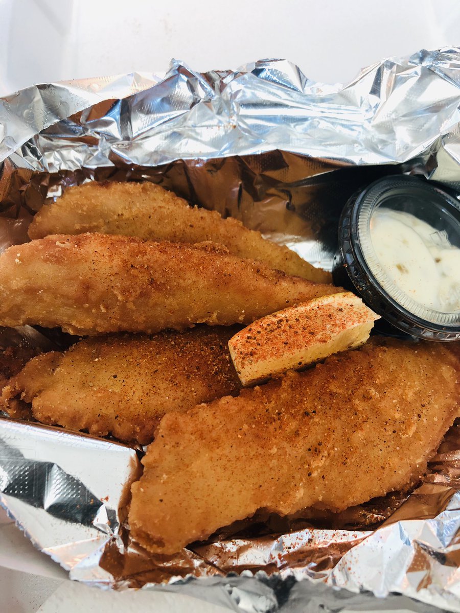 BeardedMan1975's tweet photo. Food truck Thursday’s at work @crabtowncurbs #beerbatteredcod 🙌🏾 https://t.co/ha6QsgzEU3