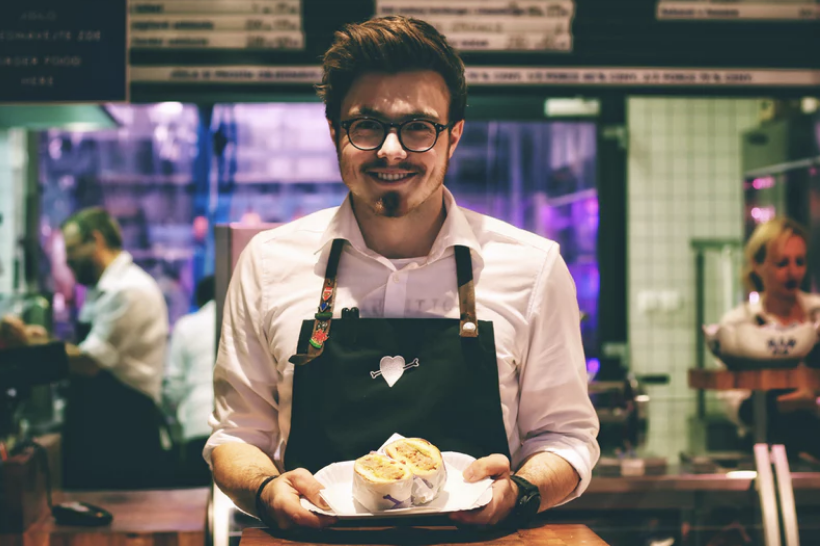 IntrideoApp's tweet photo. Studies actually show that service will impact a restaurant more than product. And the main ingredient of good service is a good team – which must begin with recruiting the right people.  A case study (2 min. read): https://t.co/21hNQcBtGX https://t.co/00uZeVLw5d