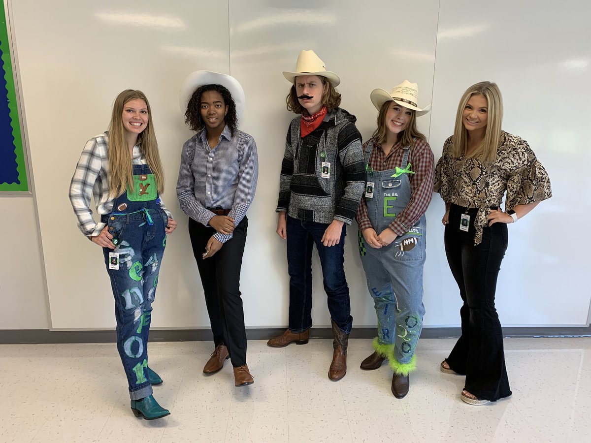 JoeyCalvillo's tweet photo. Yee-haw! Riding on my horse, taking the VEI Course!!!#BMEAcademy #EagleExcellence #EveryChildEveryDay https://t.co/azqZhiX8J3