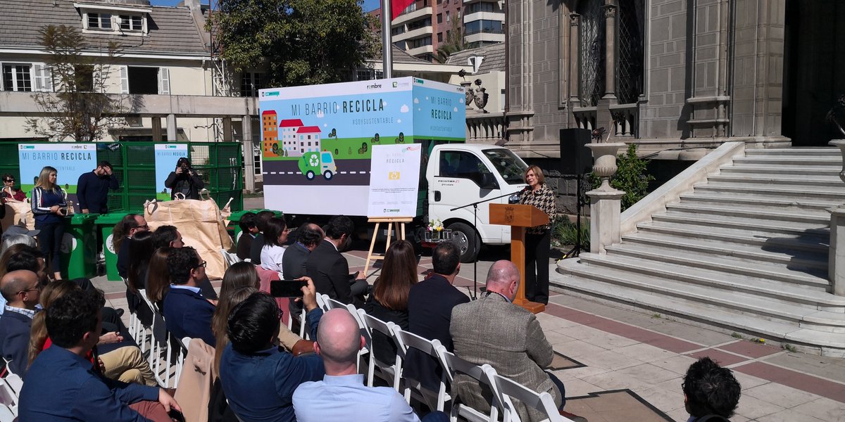 Lanzamiento de plan piloto "Mi Barrio Recicla", para recolección de recicables en edificios de Providencia. El material recuperado será segregadoy clasificado en nuestra planta de separación. #Reciclaje