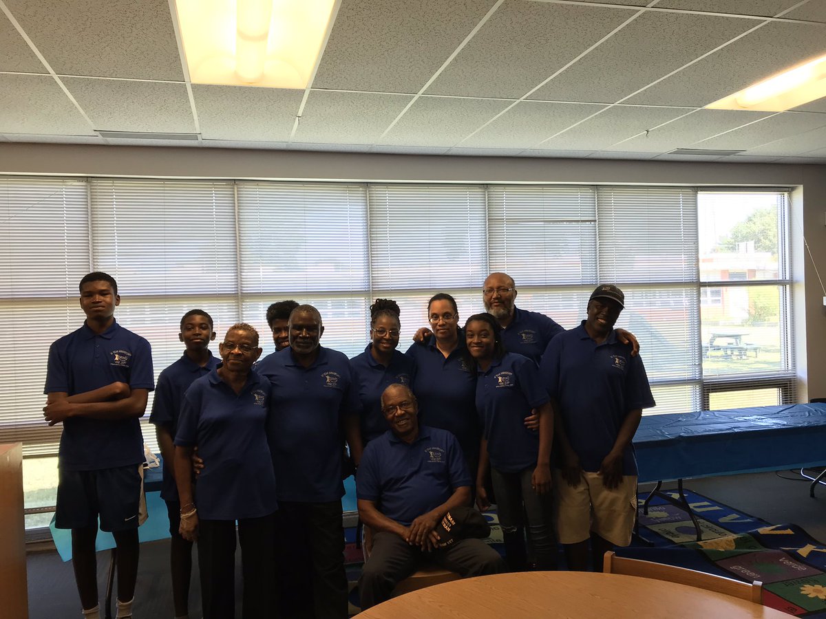 PCPSreads1's tweet photo. We wish to thank Pastor Vaughn and the staff of The Birthing Center for providing our DPES staff with a banquet and a shower of blessings! @ebracyPPS @ppsdouglasspark @draswynn @mcromartieEdD @krysthompkins11 @DrWalkRead4PPS https://t.co/A3pZBsnTtZ