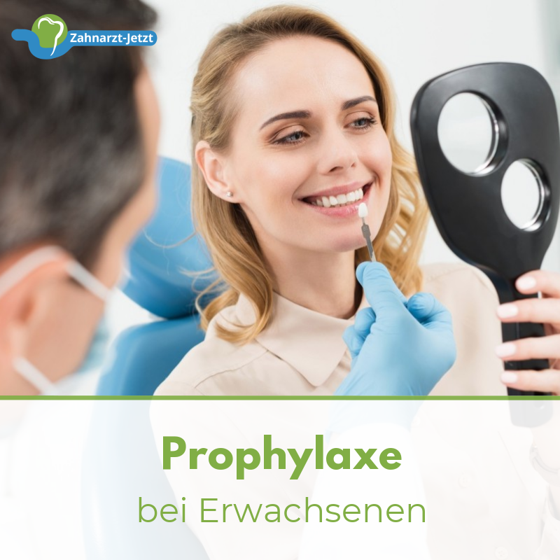 Die Prophylaxe-Behandlung bei Erwachsenen beinhaltet eine professionelle Zahnreinigung. 
Diese verläuft sehr ähnlich, wie die Putzschule bei unseren kleinen Patienten. 😊 

Euer Zahnarzt-Jetzt Team