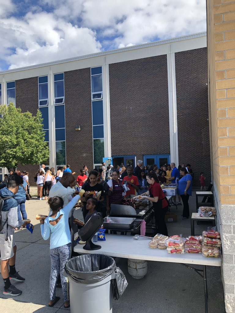 Welcome BBQ at Notre Dame CHS! Lots of smiling faces and new learners. #ocsbBeKind @NotreDameOCSB