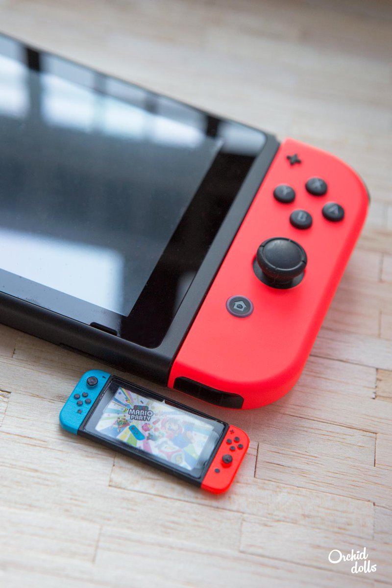 OrchidDolls's tweet photo. @designerways Actual Switch VS Mini Switch! 🎮
#DiaDelGamer #gamerday #nintendo #miniature #NintendoSwitch #Switch #miniSwitch https://t.co/nJyjOxqaoJ