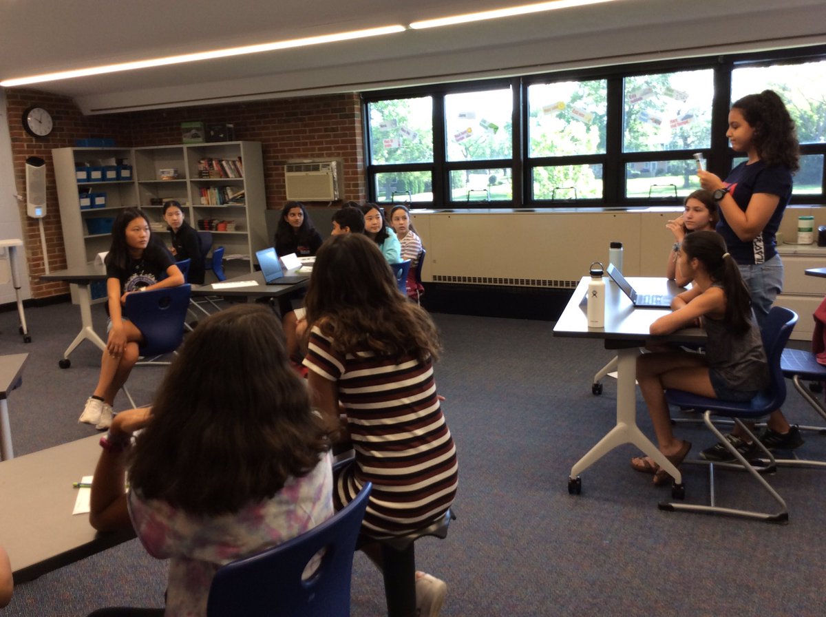 ProfeStathakis's tweet image. Our court is in session! Lawyers and clients use text evidence to try the characters from El Nuevo Houdini. Great evidence and thoughtful arguments. @CarolGaab who should pay the fines and repairs? Our judge rules tomorrow! #D53Learns