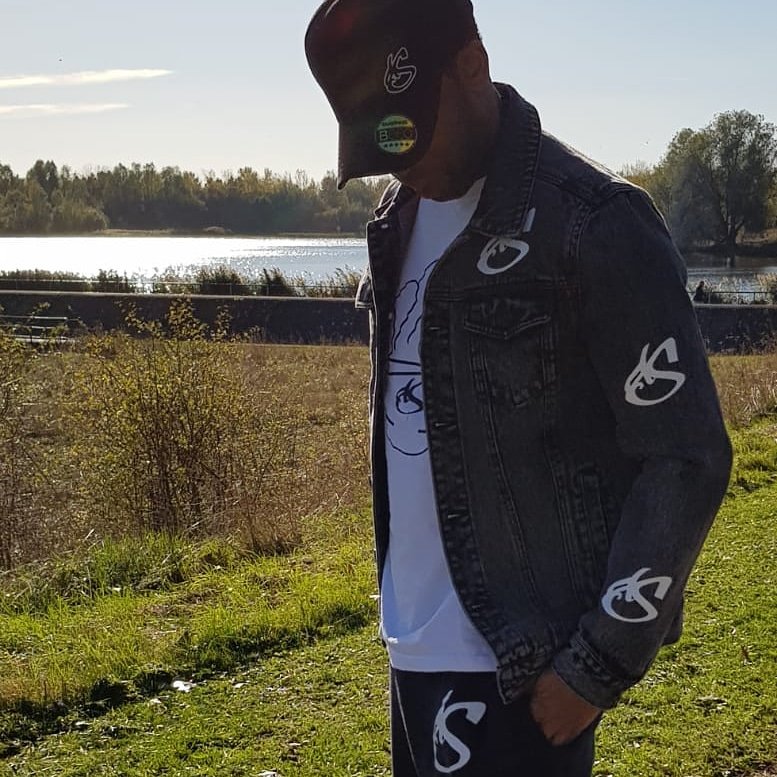 DRESDECO's tweet photo. The Ego wants quantity but the Soul wants quality.
.
All Apparel Available @ https://t.co/Ow9zuwRYpj
.
#denim #denimwear #tshirtdesign #branded #logo #buildyourbrand #createyourlife #lifestyle #lifestylebrand #DresdecO https://t.co/Kjo6RFZVpP
