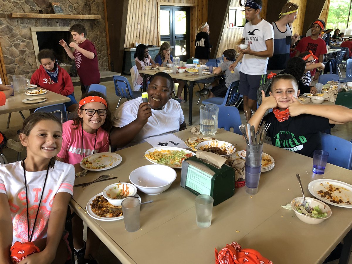 MsVinborgMMS's tweet photo. Taco lunch!! #mmsdream #campfitch2019 https://t.co/pNqPvXzn8G