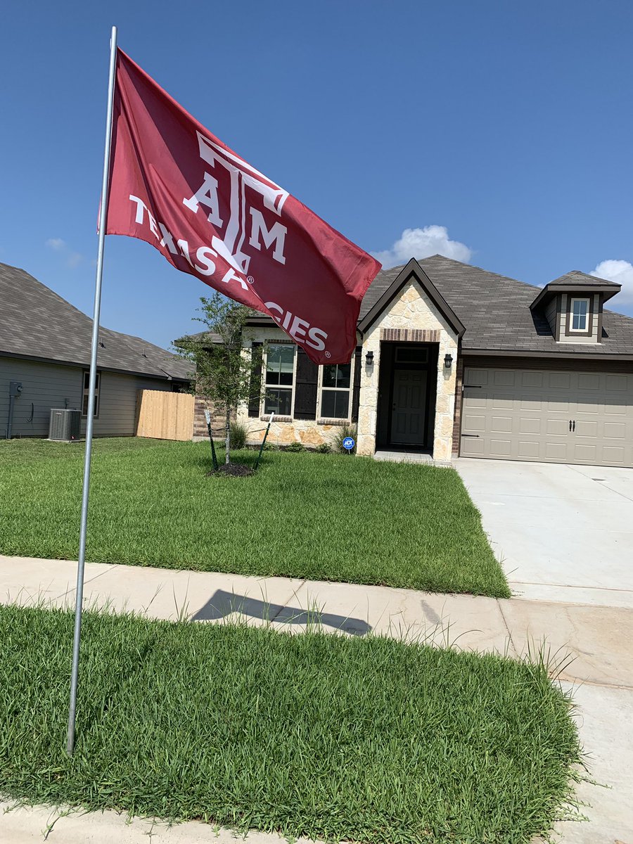 renecon20's tweet photo. AGGIE FOOTBALL IS BACK BABY!!!!! #BTHOtxstate ππΌπ https://t.co/ZgNQv6KBxJ