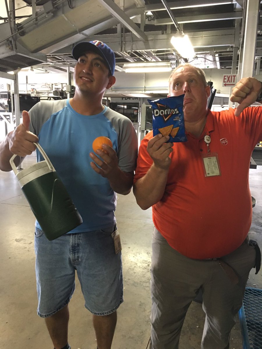 day_lions's tweet photo. #LionsRoar #SafetyFirst #HydrationIsLife #UPSService #GangGangHydrationLife #DaySortShenanigans Heathly snacks for the sort. Lets get the day started right. @kramerg5515 @Rayna25033145 @Jennife71065442 https://t.co/8UNsdfg7c9