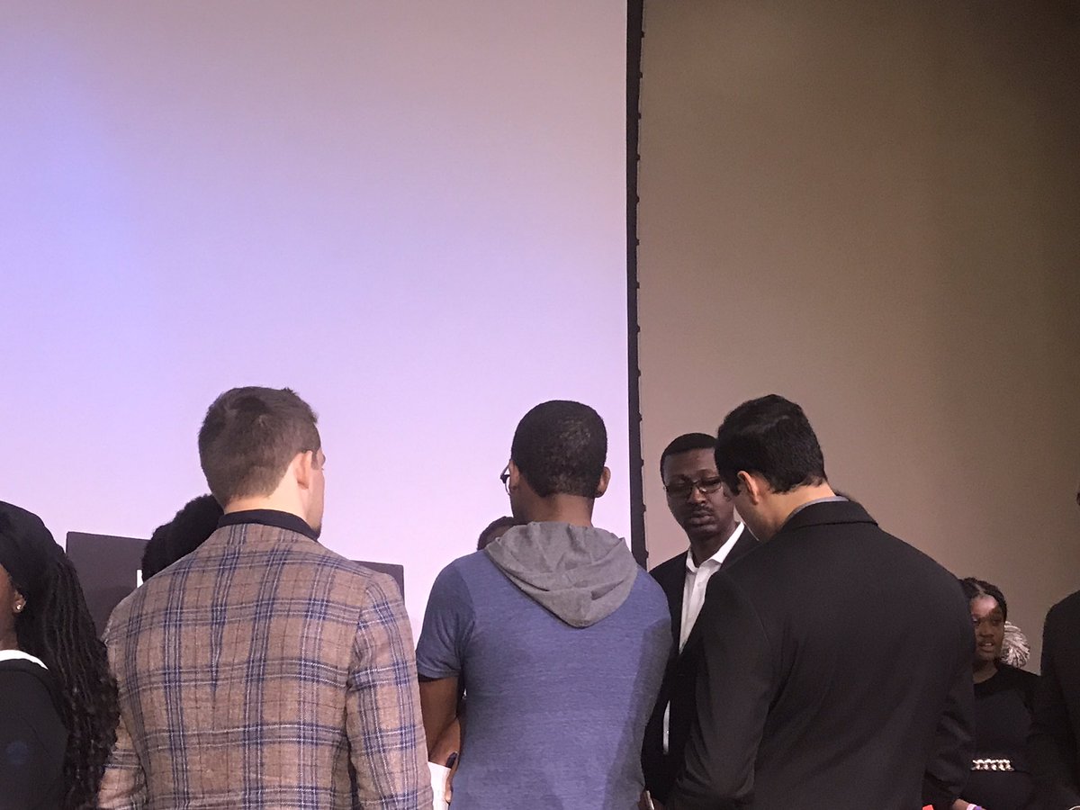 drhafza's tweet photo. Our students pitching a mobility design challenge solution to executives from Toyota North America 🧠🗣📊 #APS3DScience #Dreamingoutloud2019 @apsupdate @RobertsOF_7 @APSScienceRules @APS_K5Science https://t.co/vA270auFkt