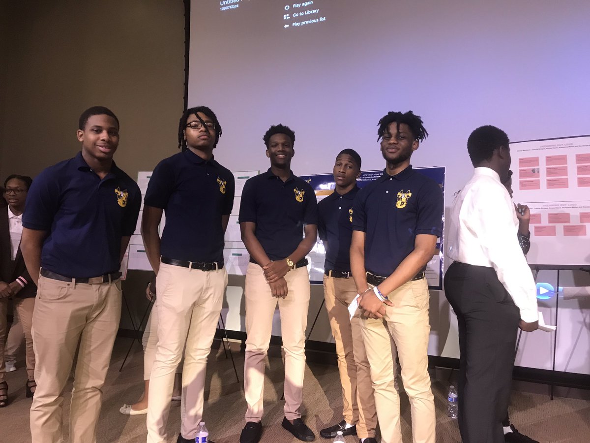drhafza's tweet photo. Our students pitching a mobility design challenge solution to executives from Toyota North America 🧠🗣📊 #APS3DScience #Dreamingoutloud2019 @apsupdate @RobertsOF_7 @APSScienceRules @APS_K5Science https://t.co/vA270auFkt