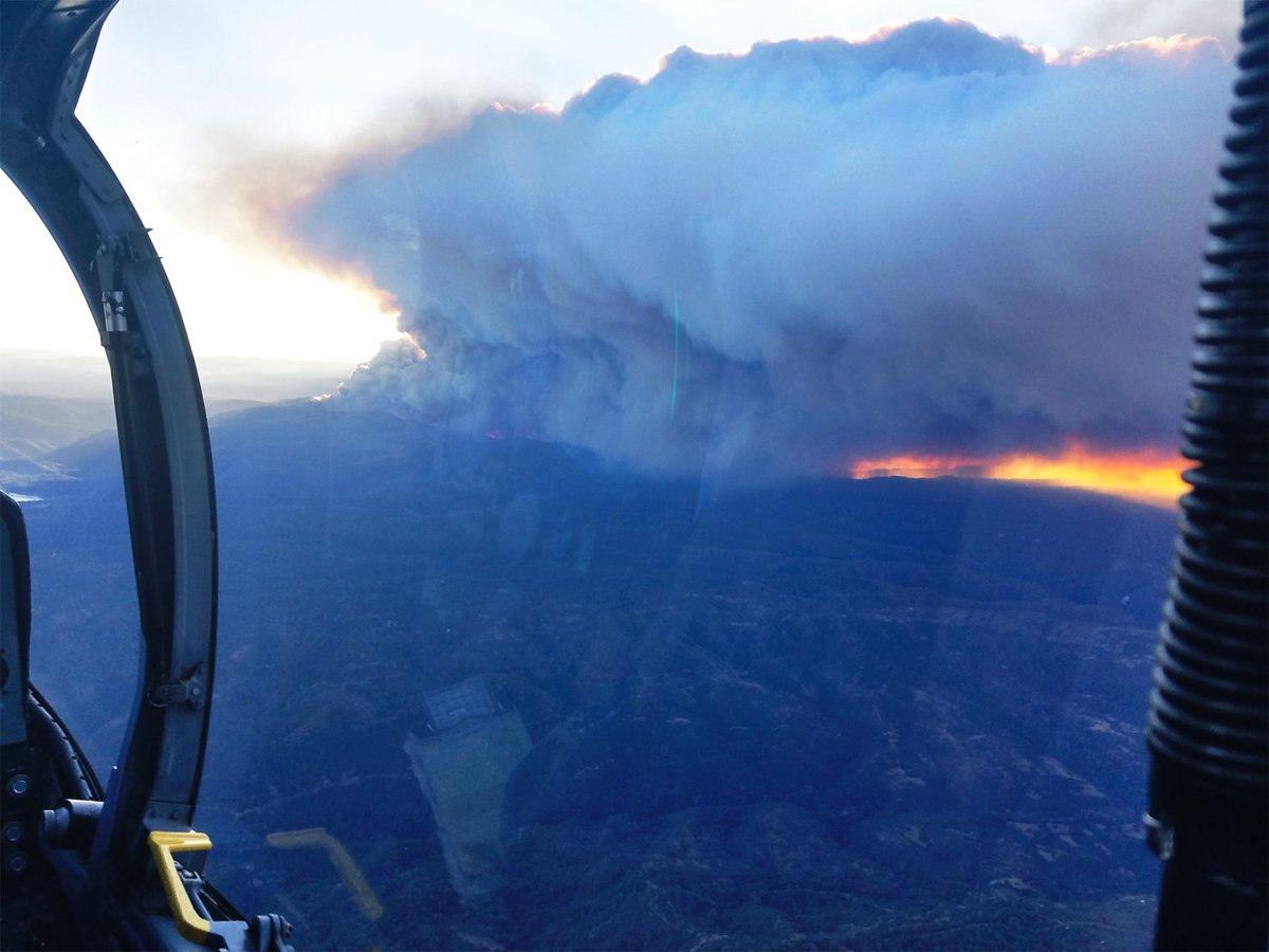 AltaJournal's tweet image. In the age of the #megafire, #California first responders face ever-evolving challenges. @bonnietsui takes us on a close-to-home journey with some of the men and women of @CAL_FIRE's aerial firefighting fleet: buff.ly/2zkSQhW #wildfire