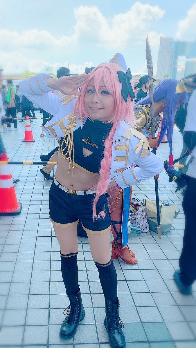 nekomicos's tweet photo. 📸cosplay
アストルフォ
Fate/Grand Order(Apocrypha Racing)
コミケ3日目、
目の前に突然現れた自分の曲を歌ってくれるボーカリストに戸惑いつつも、完璧なポージングでレイヤーアピールするアストルフォのコスプレです🤔🤔🤔
Photo by @komiyamao さま
#C96コスプレ
#C96cos #ねこみコス https://t.co/YofFuEQmfZ