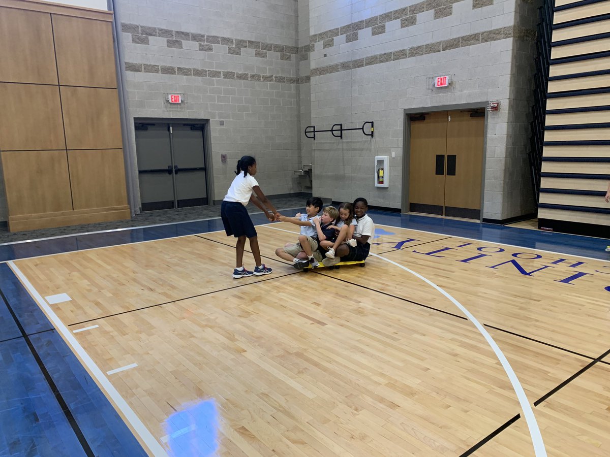 BrianBalocki's tweet photo. 5th graders working cooperatively on the scooter challenge! #trintylearns https://t.co/5ya1OkDQ11