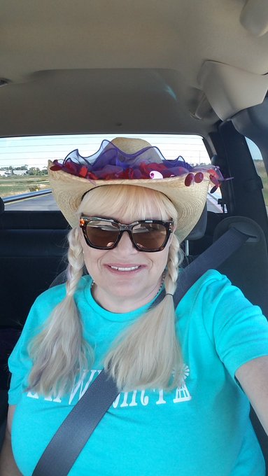 Don't  you love the hat? https://t.co/xL3n7tajU7