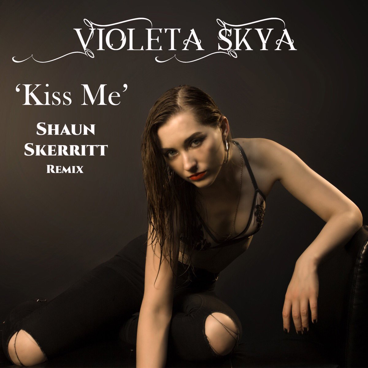 Tomorrow dropping some heat 🔥
#kissme #2yerasanniversary