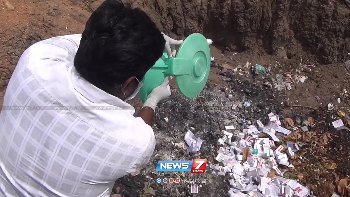 news7tamil's tweet photo. மதுரை மாவட்டம் உசிலம்பட்டி அருகே செல்லம்பட்டி அரசு ஆரம்ப சுகாதார நிலையத்தில் அதிகப்படியா��� கர்ப்பிணி பெண்கள் சிகிச்சைக்கு வந்து செல்லும் நிலையில் கழிப்பறை பயன்படுத்த முடியாது சிதிலமடைந்த நிலையிலும், குடிநீர் பற்றாக்குறையாகவும் காணப்படுகிறது.
#WaterShortage | #HealthCenter #Madurai https://t.co/pDMG4lzyNg