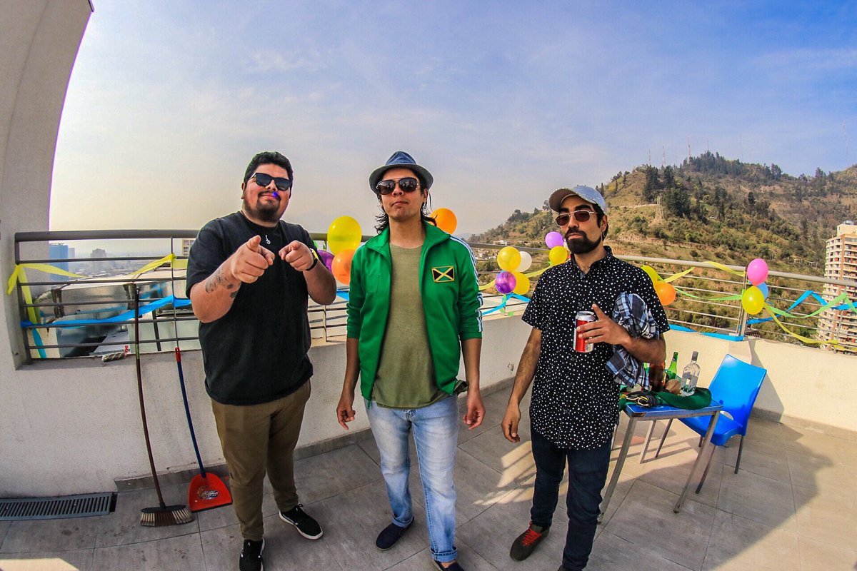 Mecheklavo's tweet photo. 📻 Lo nuevo de #LaMeche 
@ranilao_ @mirkoMora @d_nicolas_r dejan invitados a escuchar y no perder el rastro al lanzamiento 
"Somos los que somos" en @ClubAmanda_ 
Entradas disponibles a través de @PassLineChile 🙀 https://t.co/ISaWPsgZQZ
