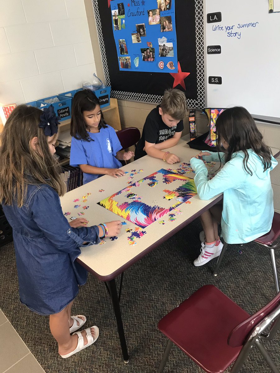 misskcrawford's tweet image. Teaching them to love puzzles as much as I do! #puzzletable #Geneva304 @Williamsburg304