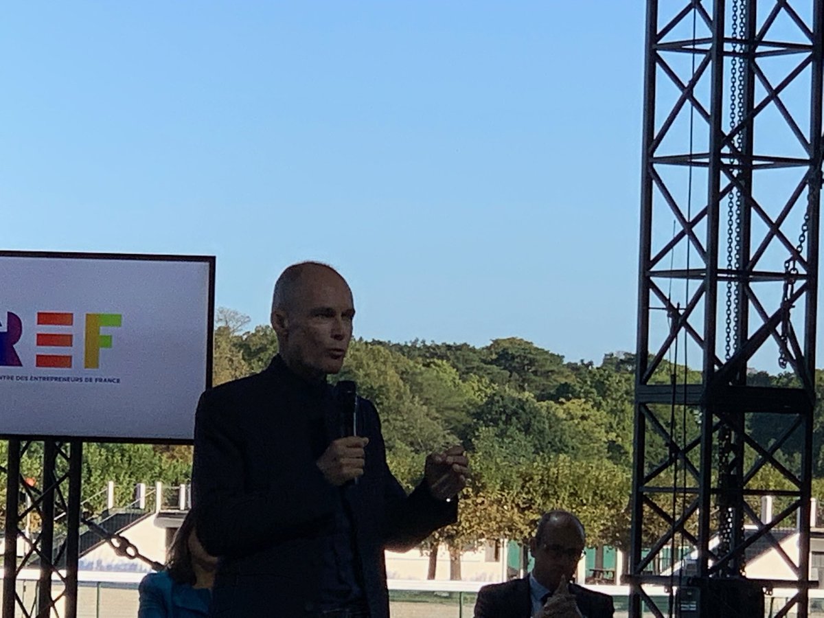 « La 3e voie est la croissance qualitative : remplacer les infrastructures, produits et systèmes d’hier par des infrastructures, produits et systèmes efficients » ⁦<a href="/bertrandpiccard/">Bertrand PICCARD</a>⁩ #laref19