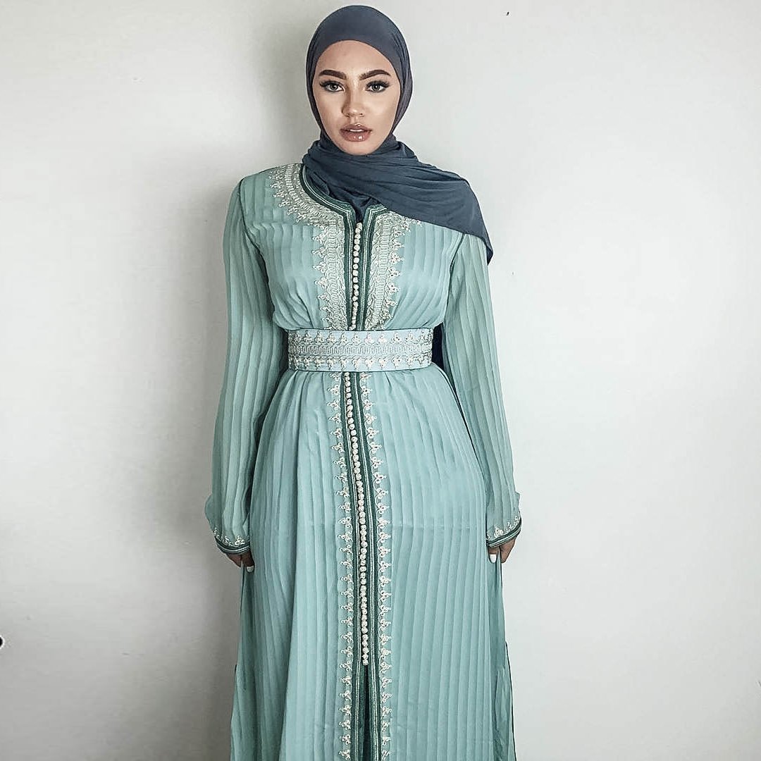 DiamantineUK's tweet photo. Soft palette and effortlessly on-trend look ✨ @rm.ghaz looking stunning on our Lebssa Utopia 😍 #diamantineuk https://t.co/mGGuOigYs6