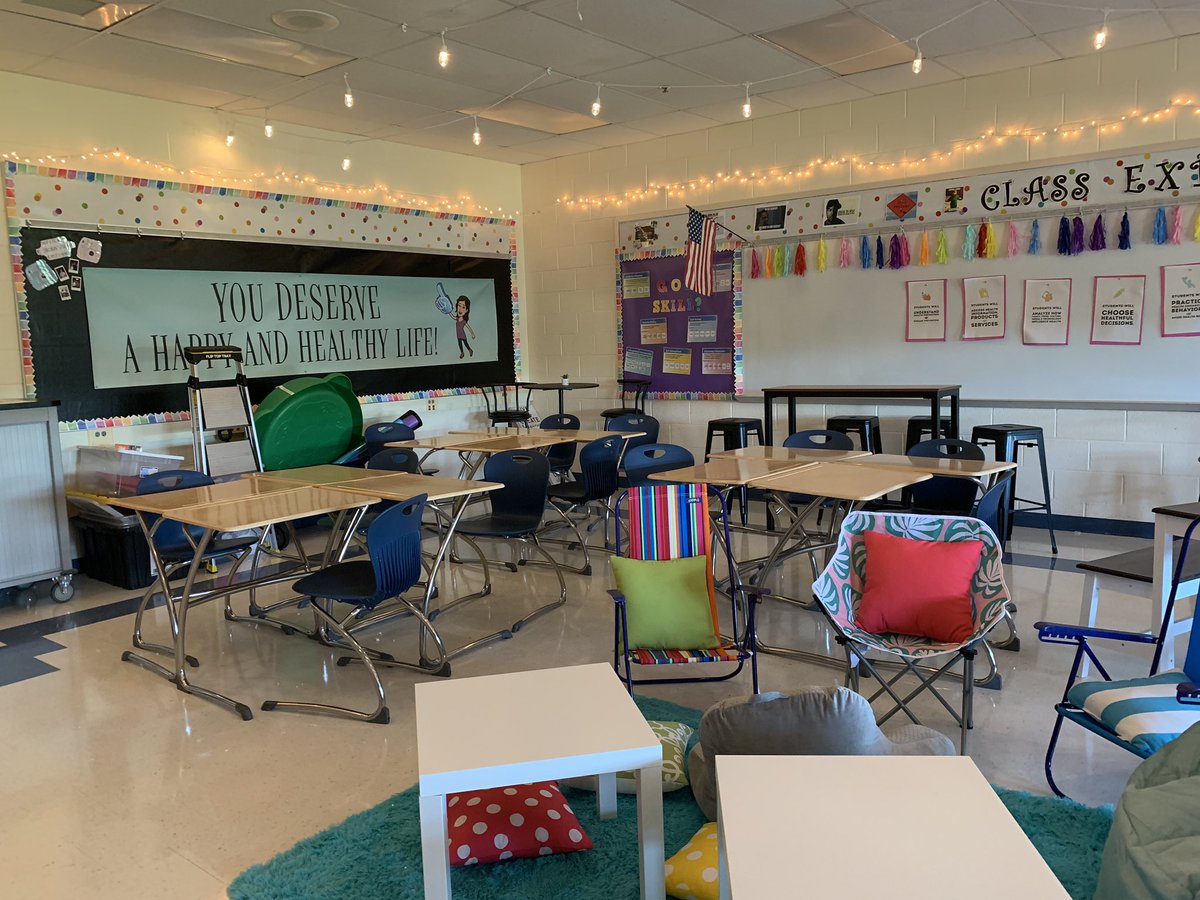 cburg2020class's tweet photo. Hey @TheMoCoShow, Check out this awesome health room done by our new health teacher @Cburg_Coyotes ! Our teachers really go all for their students. https://t.co/6o5yo6MoXa