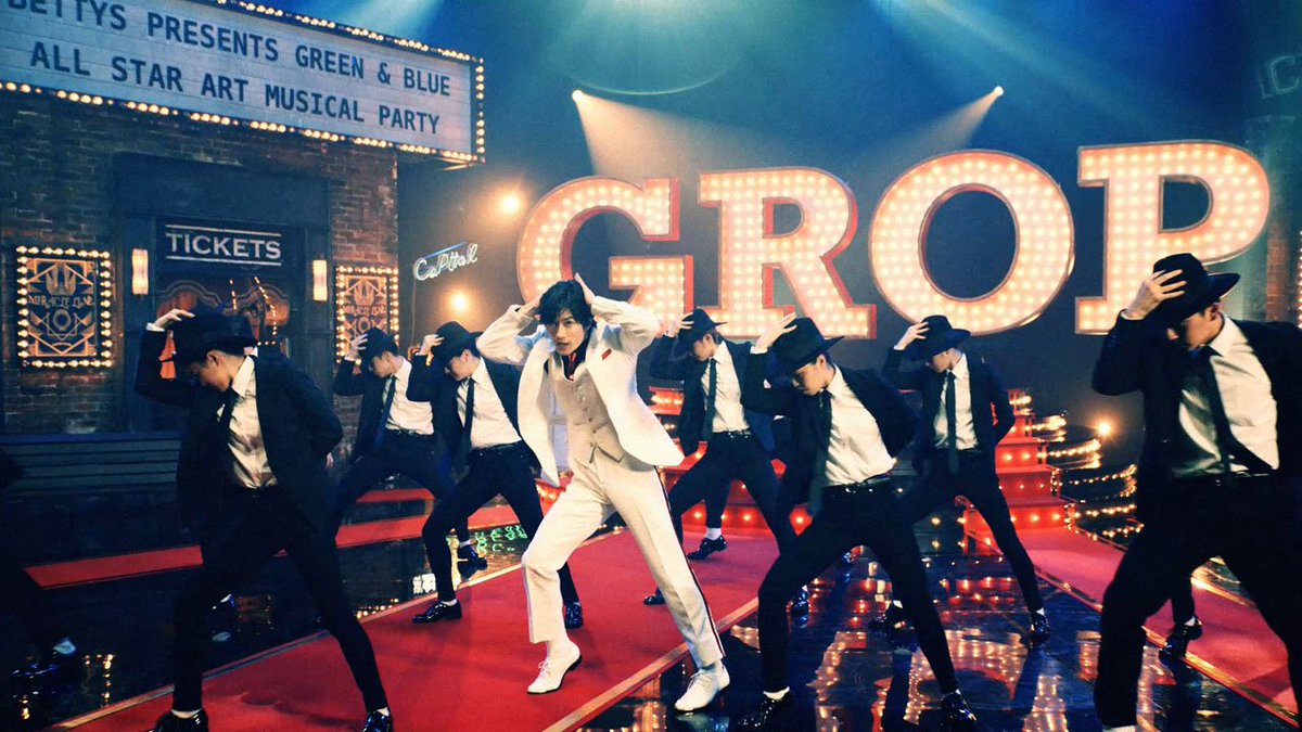 三浦春馬 白いスーツなどシックな姿で歌って激しいダンス！「グロップ