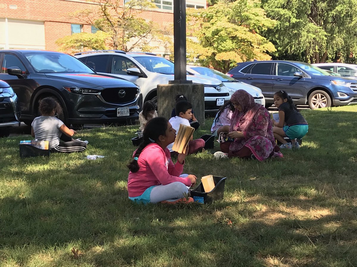 DorrityS's tweet photo. Building our stamina and love for reading outside the classroom. ⁦@WeyanokeES⁩ ⁦@FCPSR2⁩ https://t.co/bReokelfLt