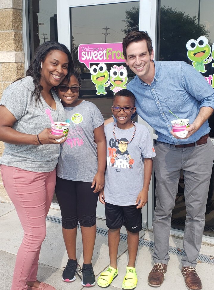 power_stone10's tweet photo. Love getting to see my students at spirit night! https://t.co/92tjLNgXAq