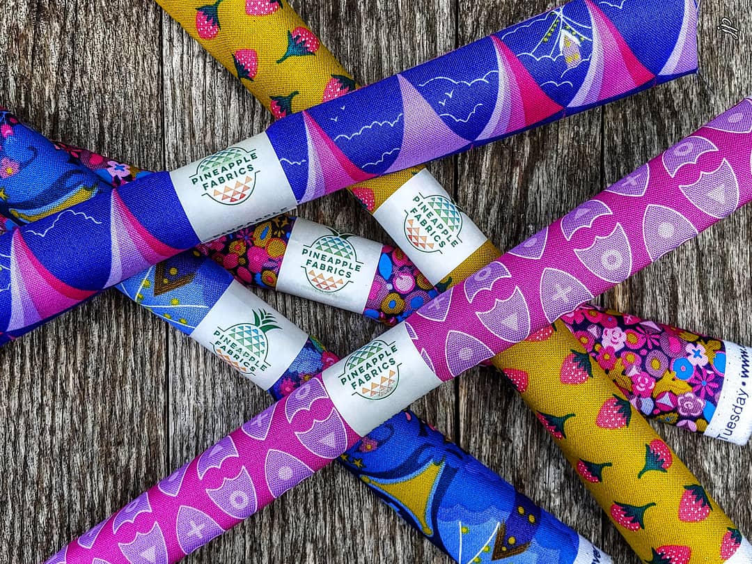 JohnnaPadgett's tweet photo. It's a work thing... @pineapplefabric has it going on! Can't help but fall in love with some of the lines... #pineapplefabrics #sewfun #quilting https://t.co/CNoRwVcRve