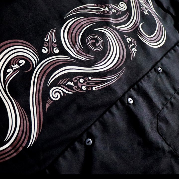 PEACEMAKERJAPAN's tweet photo. 【 ONLY A FEW LEFT  】
和 TRIBAL OPEN COLLAR SHIRTS  

#japanese #tribal #tribaldesign #bonji #mitsudomoe #khaharavaa #void #air #fire #water #earth #thefiveelements #phoenix #streetstyle #post #peace #love

@onigashima1

https://t.co/qLUD5ziQyM

https://t.co/ysEPz8Yuds https://t.co/H0G361j0be