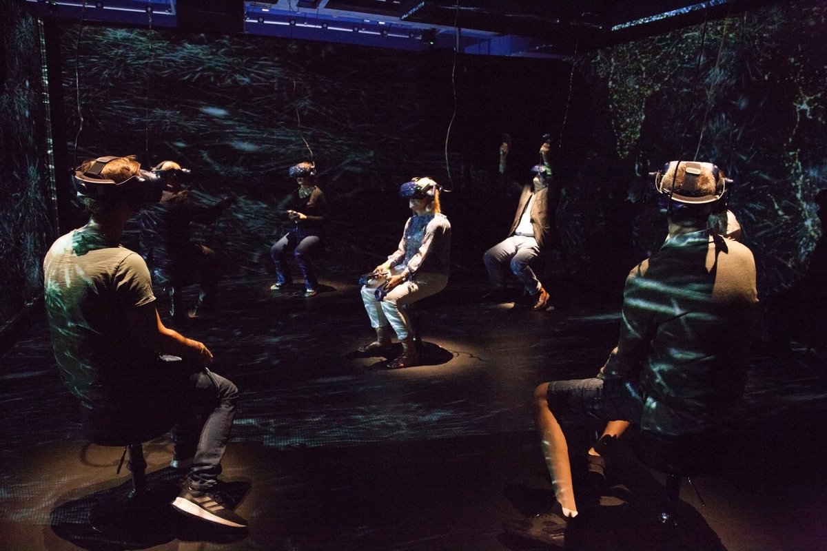 htcvive's tweet image. “I want to get lost in works of art”, explains first artist-in-residence at @NASA, Laurie Anderson. Become an astronaut in “To the Moon” – an #HTCVIVEArts #VR experience on view at the #VeniceInternationalFilmFestival until September 7. #virtualreality