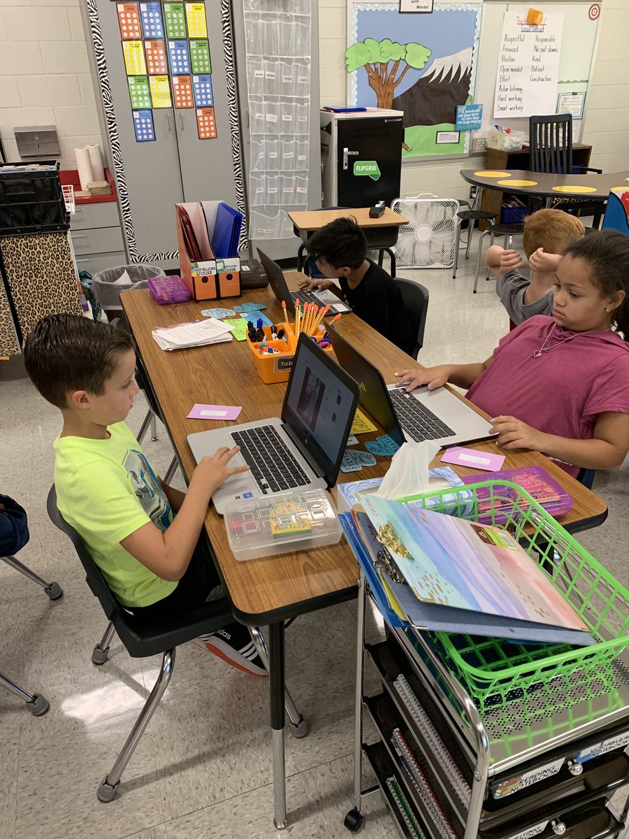 class_harris's tweet photo. Logging on to our laptops for the first time in third grade! Can’t wait to use @PearDeck and @Flipgrid! #techintheclass @Smith_Seabees 💻 https://t.co/hBDGauDs6X
