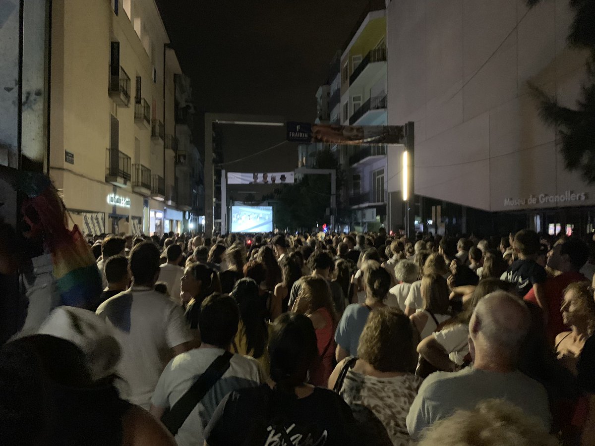 hmm_dani's tweet photo. Que no pari la festa #guapesblanques #recordquinés #fmbib Record aconseguit QUINA FESTA @Blancsiblaus @CollaDelsBlancs 🎉 https://t.co/UEaTADBlP7