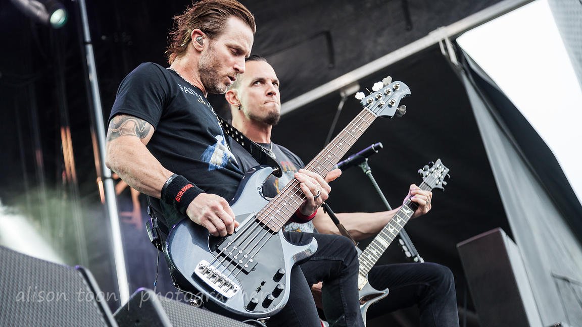 AB_ArmyChile's tweet photo. #TBT Amazing shot of @MarkTremonti AND #BrianMarshall @alterbridge Β© Owner #rewind #ABfamily #ABfam #ABNation https://t.co/zSX5N8L7qS