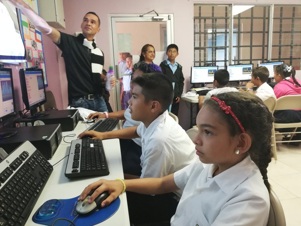 jaecy2412's tweet photo. Taller de Scratch con estudiantes de primaria del I.P.T. de Monte Lirio en @Infoplazass #MonteLirio223 @LuisCisneross @Angiemdg #yosoyinfoplazas #momentosinfoplazas https://t.co/8Exo8D4GNU