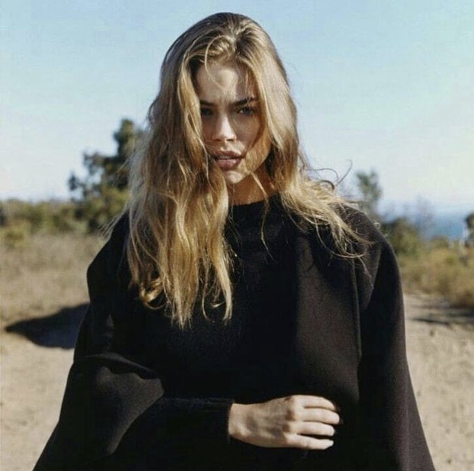 90&rsquo;s baby 🥀 #tbt https://t.co/Nc5sSEusMc<a href="/tag/tbt"class="tags">#tbt</a>