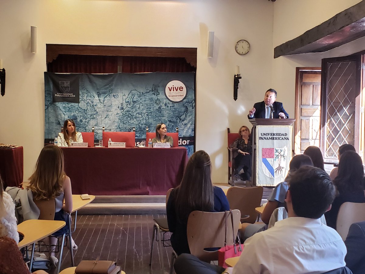 MxDerechoUP's tweet photo. Hoy celebramos a los alumnos de 6to semestre que cruzan la mitad de la carrera #PasodelEcuador ¡Muchas felicidades! https://t.co/vadMvXz9es