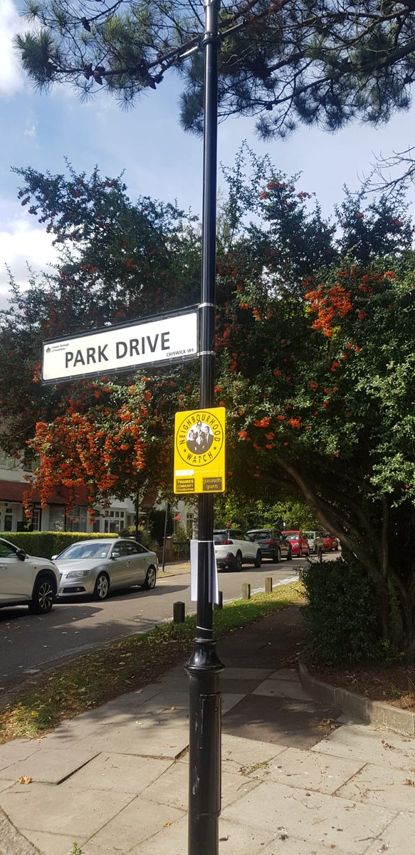 MPSTurnhamGreen's tweet photo. Patrolling around Princes Ave &amp; Park Drive today. Insecure vehicle reported &amp; insecure trailer made good. Please remember to lock your cars! https://t.co/9BjamieAWd