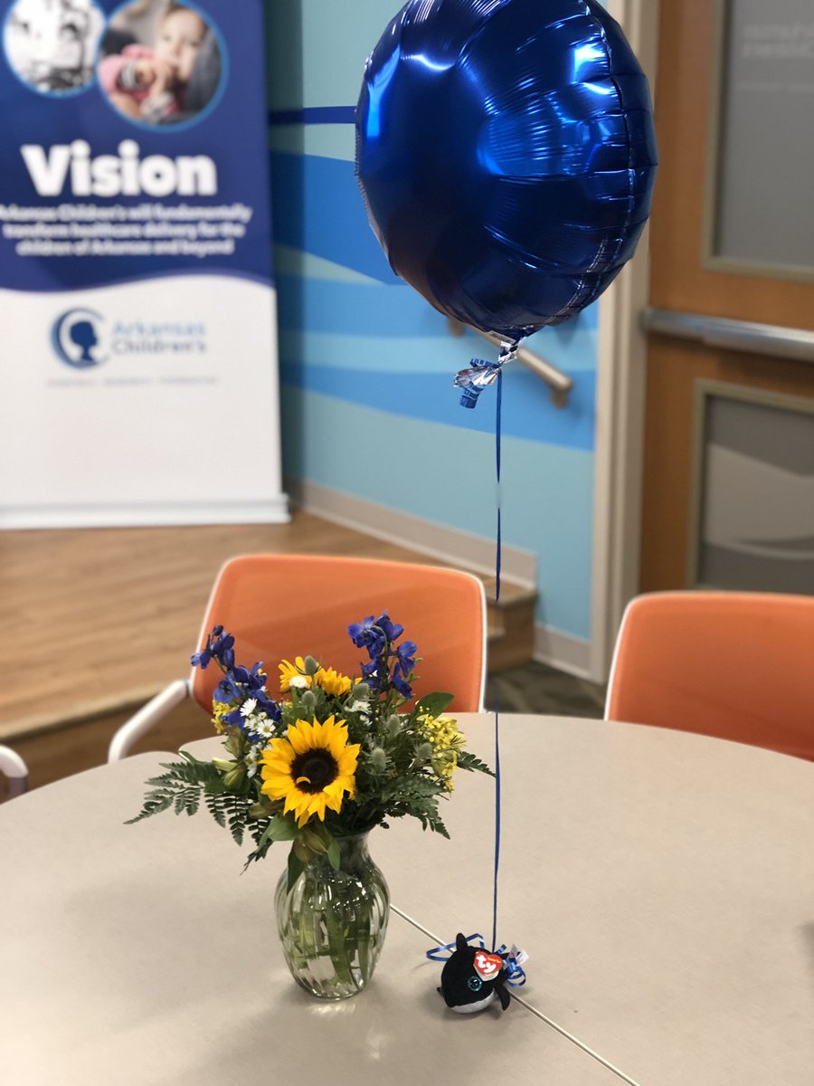 EricaD_Phillips's tweet photo. Loved our baby shower decor and sweet treats from the Playaway Gift Shop @archildrens #giftshop #championsforchildren #lepops #balloons #ty #toysandgifts @lindseylee95 @JessicaRivera13 @ArChildVanessaD @mcilroy_jill @SFrank50 https://t.co/dLV9rMm5Fy