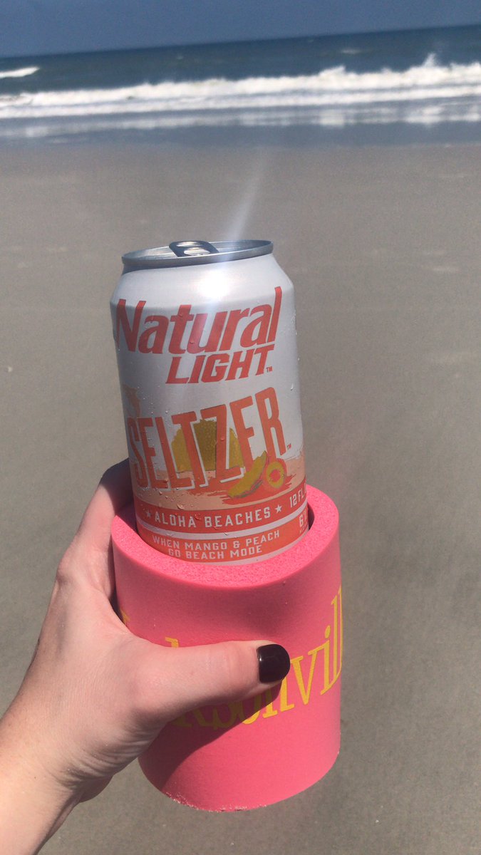 megdavis09's tweet photo. Unpopular opinion. 

Natural light seltzer’s are the best seltzer’s... https://t.co/k8MGOXjVrU