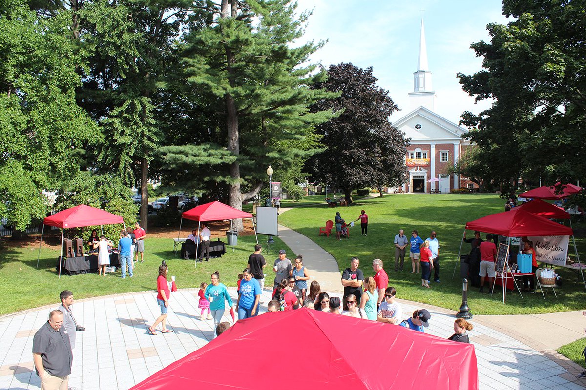 EasternNazarene's tweet photo. #TBT to last year's New Student move-in day at ENC! We welcome the ENC Class of 2023 to campus on Saturday #ENC4ME #ENCPR1DE https://t.co/4L7ot6TV4v